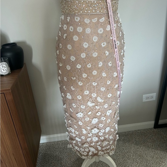 NWT - MAC DUGGAL Beaded Floral Appliqué Midi Sheath Dress in Ivory Nude - Picture 15 of 16